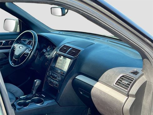 Used 2017 Ford Explorer XLT w/ Equipment Group 202A image 29