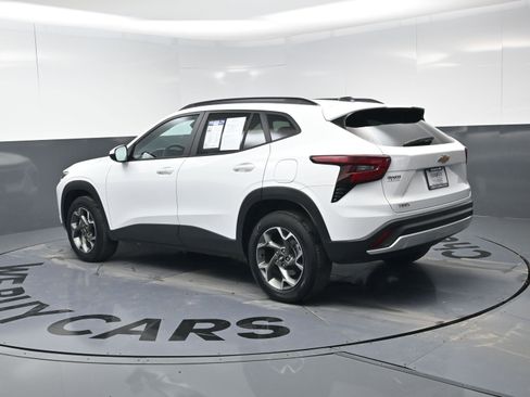 Used 2025 Chevrolet Trax LT w/ Driver Confidence Package image 7