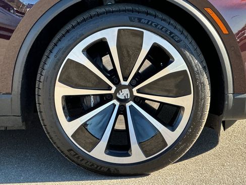 Certified 2025 Porsche Macan 4 Electric image 43