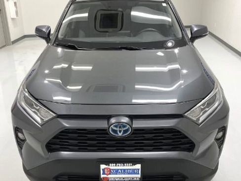 Used 2020 Toyota RAV4 XLE w/ XLE Grade Weather Package AWD/4WD image 7