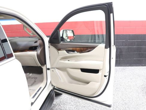 Used 2015 Cadillac Escalade Luxury AWD/4WD image 45