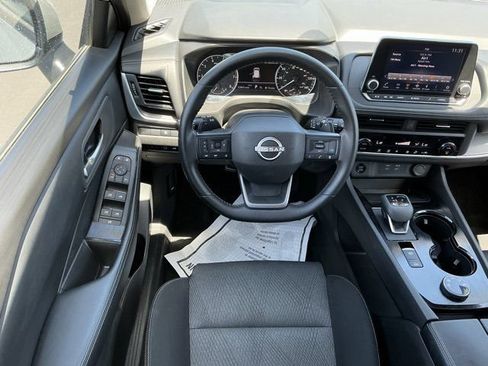Used 2025 Nissan Rogue SV AWD/4WD image 12