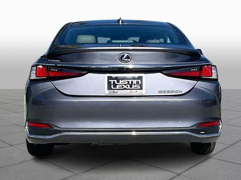 Used 2020 Lexus ES 300h w/ Accessory Package image 5