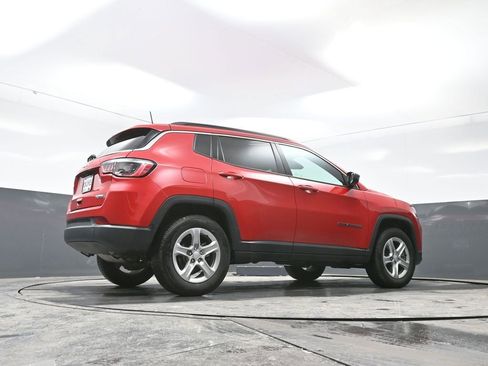 Used 2024 Jeep Compass Latitude image 47