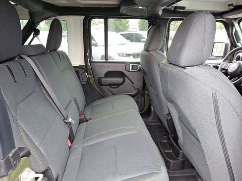 Used 2024 Jeep Wrangler Unlimited AWD/4WD image 15