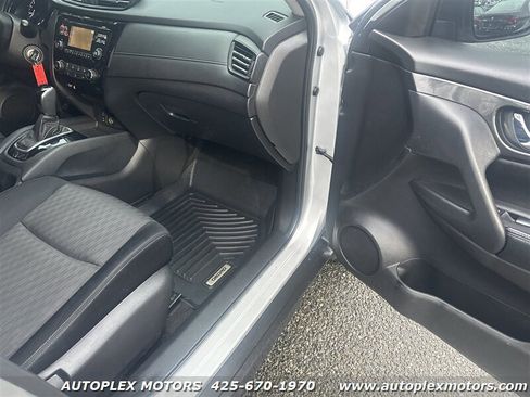 Used 2017 Nissan Rogue S image 9