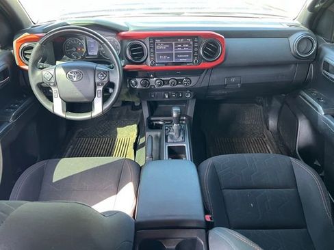 Used 2020 Toyota Tacoma TRD Sport AWD/4WD image 12