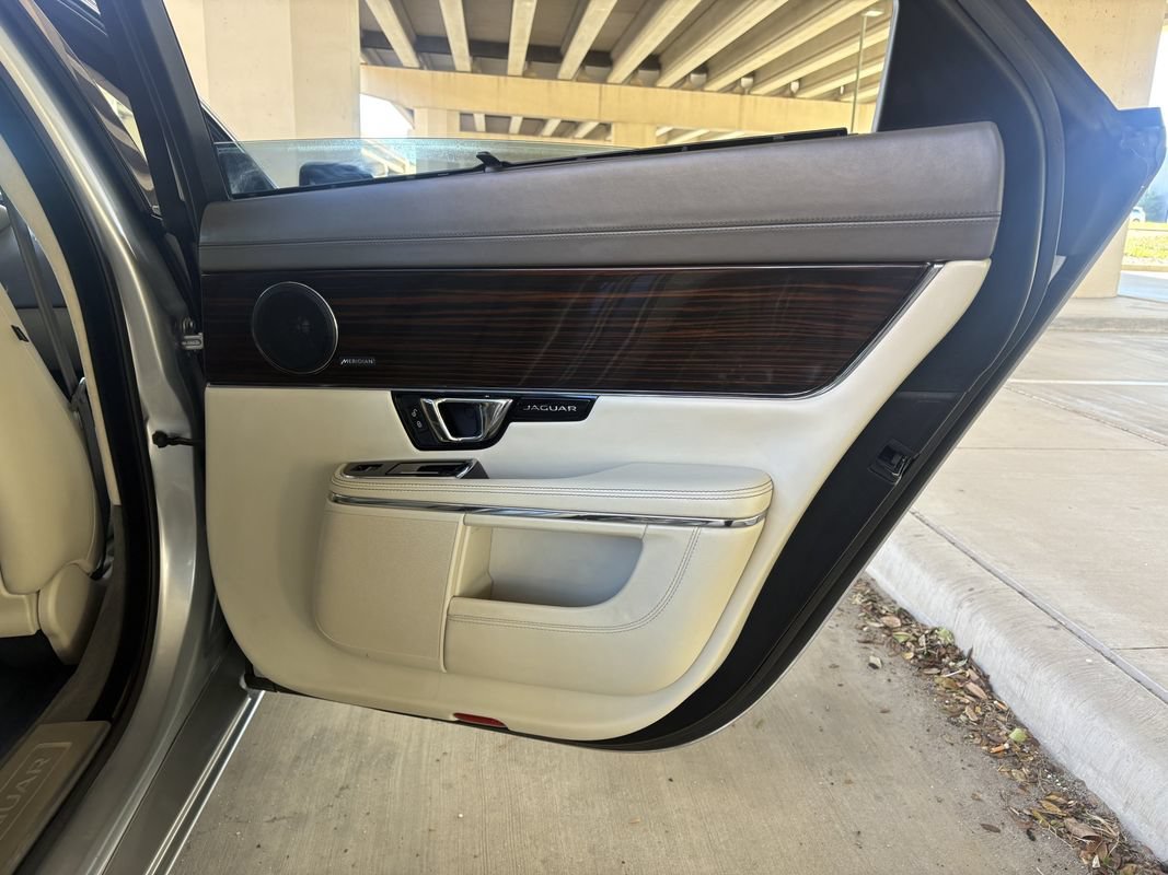 Used 2014 Jaguar XJ L Portfolio RWD image 22