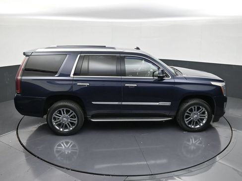 Used 2020 Cadillac Escalade 2WD image 17