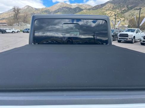 Used 2023 Jeep Gladiator Sport image 11