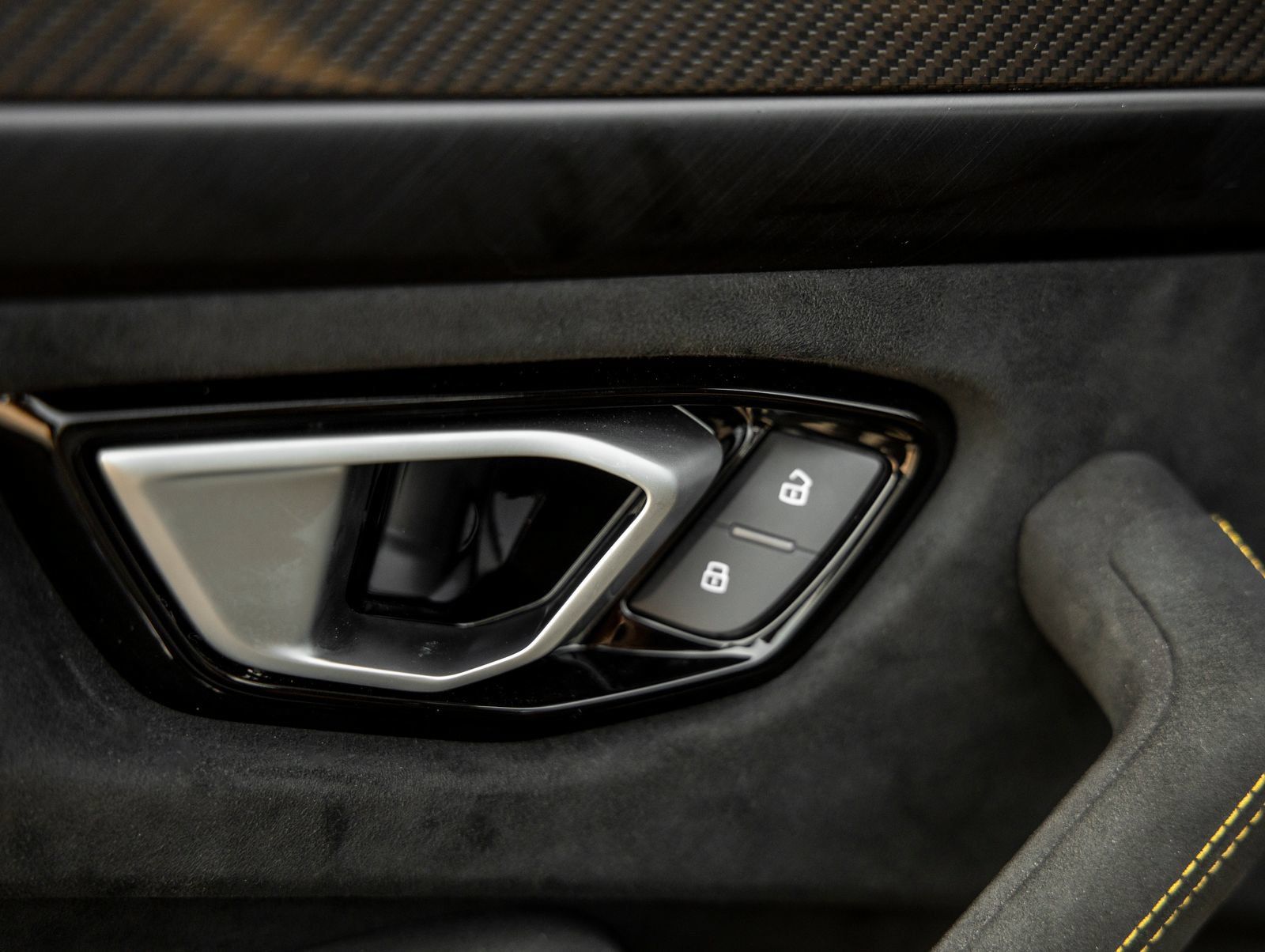 Used 2024 Lamborghini Urus Performante AWD/4WD image 25