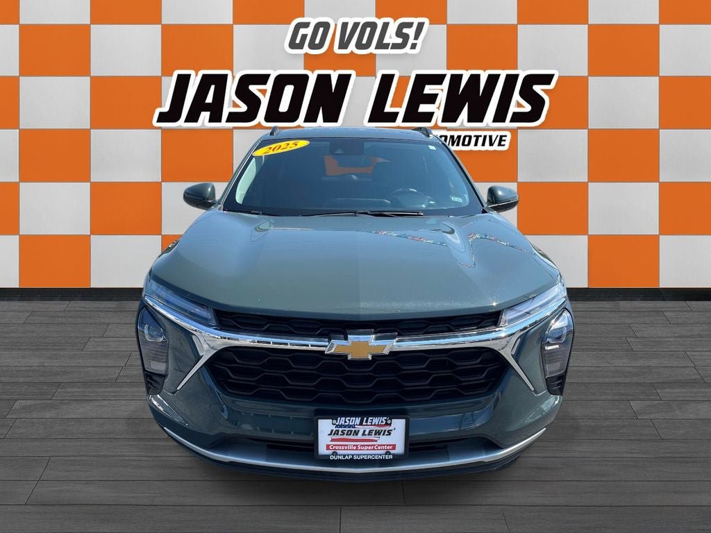 Used 2025 Chevrolet Trax LT FWD image 8