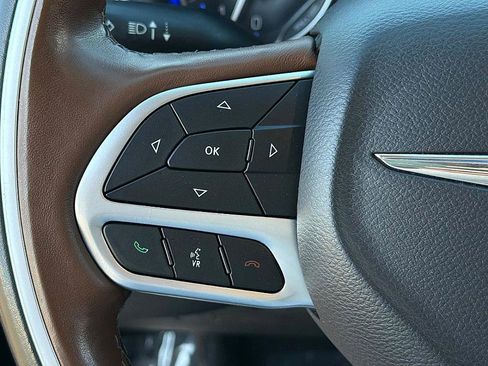 Used 2019 Chrysler Pacifica Limited w/ Tire & Wheel Group image 17