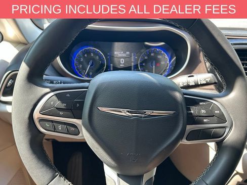 Used 2023 Chrysler Voyager LX FWD image 2