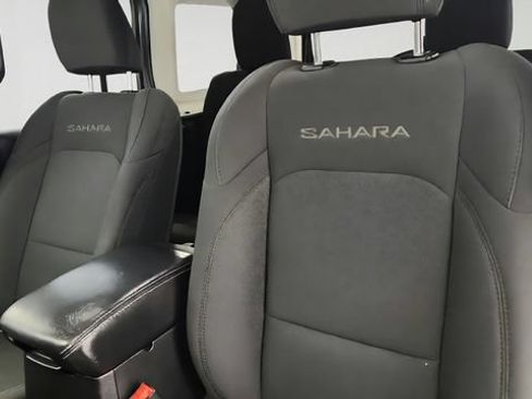 Used 2018 Jeep Wrangler Unlimited Sahara AWD/4WD image 10