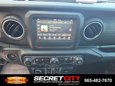 Used 2018 Jeep Wrangler Unlimited Sahara w/ Cold Weather Group AWD/4WD image 18