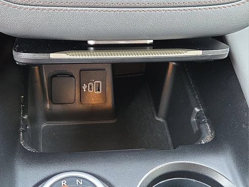Used 2025 Ford Explorer Active AWD/4WD image 18