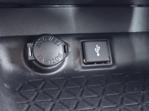 Used 2021 Toyota RAV4 LE AWD/4WD image 22