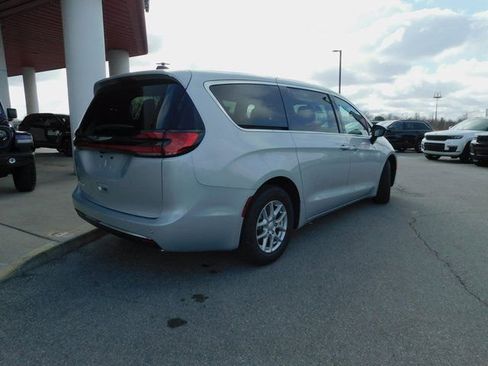 New 2026 Chrysler Pacifica Select FWD image 28