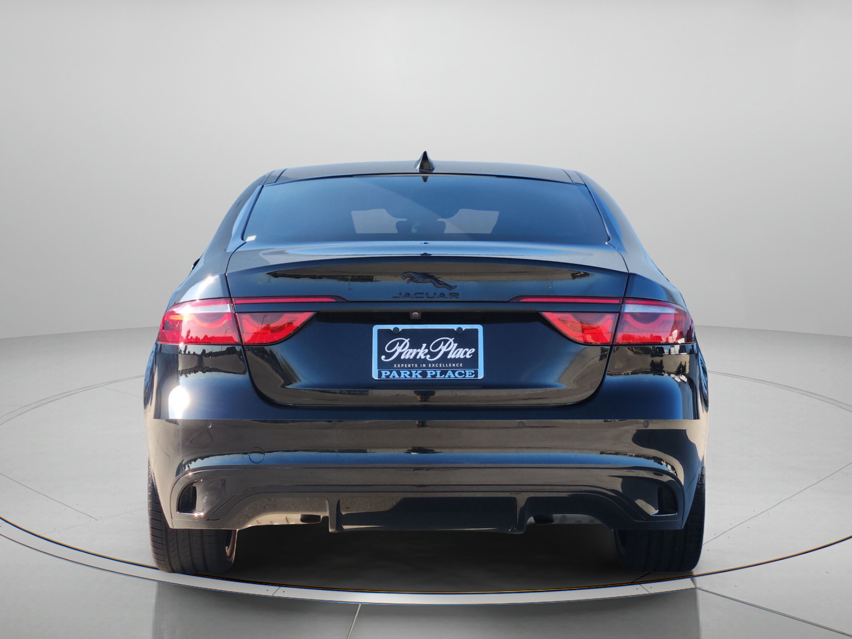 Certified 2024 Jaguar XF R-Dynamic SE AWD/4WD image 4