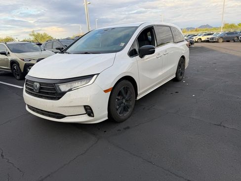 Used 2024 Honda Odyssey Sport image 3