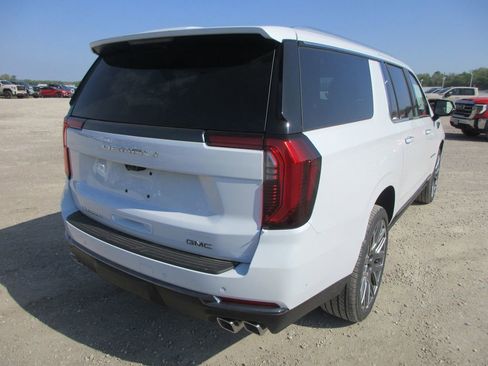 New 2026 GMC Yukon XL Denali Ultimate image 4