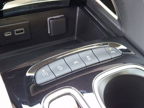 Certified 2023 Buick Envision Essence AWD/4WD image 17