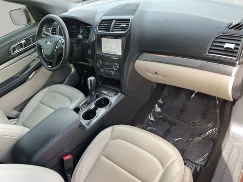 Used 2019 Ford Explorer XLT w/ Equipment Group 202A FWD image 12