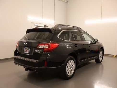 Used 2017 Subaru Outback 2.5i Premium AWD/4WD image 2
