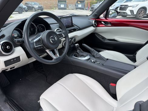Used 2021 MAZDA MX-5 Miata RF Grand Touring RWD image 18