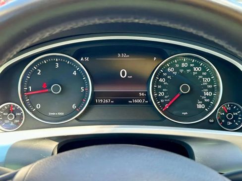 Used 2016 Volkswagen Touareg TDI image 21