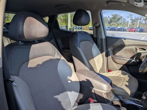 Used 2011 Hyundai Tucson GLS image 7