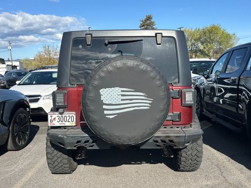 Used 2010 Jeep Wrangler Unlimited Sahara AWD/4WD image 4
