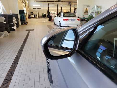 Used 2025 BMW 740i xDrive image 10