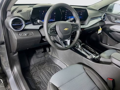 New 2026 Chevrolet Trax LT w/ LT Convenience Package FWD image 9