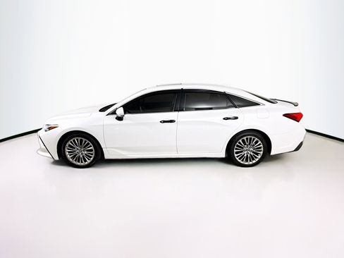 Used 2019 Toyota Avalon Limited image 7