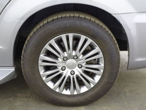 Used 2014 Chrysler Town & Country Touring-L w/ Driver Convenience Group image 35