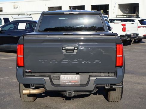 Used 2024 Toyota Tacoma TRD Sport image 7