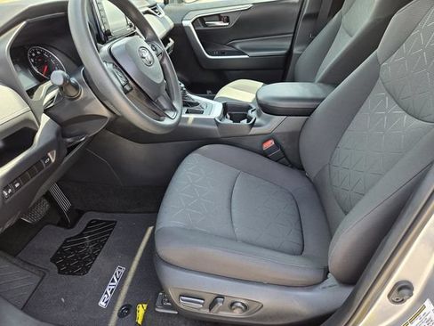 Used 2021 Toyota RAV4 XLE w/ Convenience Package FWD image 26