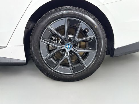 Used 2024 BMW i4 xDrive40i image 32