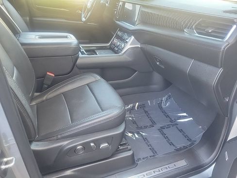 Used 2023 GMC Yukon Denali AWD/4WD image 13