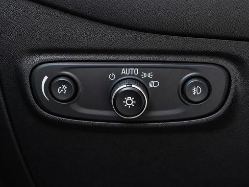 Used 2018 Chevrolet Equinox Premier FWD image 30