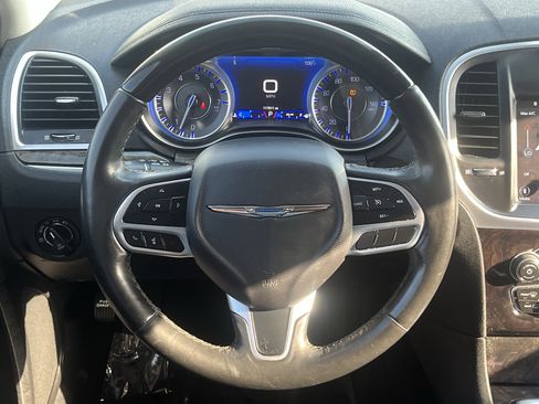 Used 2020 Chrysler 300 Limited RWD image 17