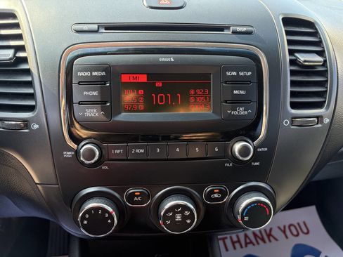 Used 2017 Kia Forte LX image 29