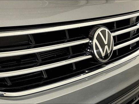 Used 2023 Volkswagen Tiguan SE image 38