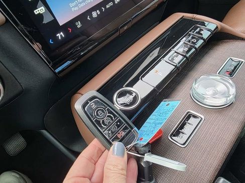 New 2025 Lincoln Navigator Reserve image 14