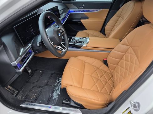Used 2023 BMW 740i w/ Parking Assistance Package RWD image 9