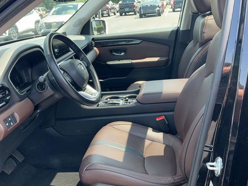 Used 2025 Honda Pilot Elite image 18