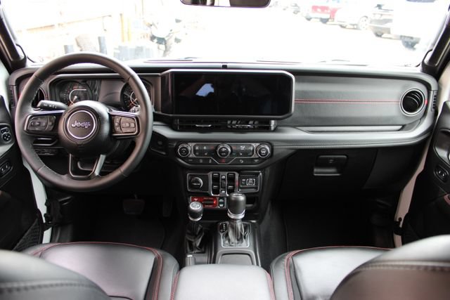 Used 2025 Jeep Wrangler Unlimited Rubicon AWD/4WD image 44