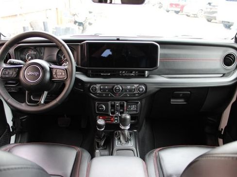 Used 2025 Jeep Wrangler Unlimited Rubicon AWD/4WD image 44